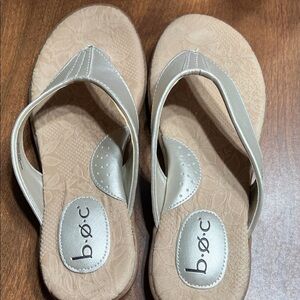 b.o.c. Women’s Cadore Slip Sandals Gold